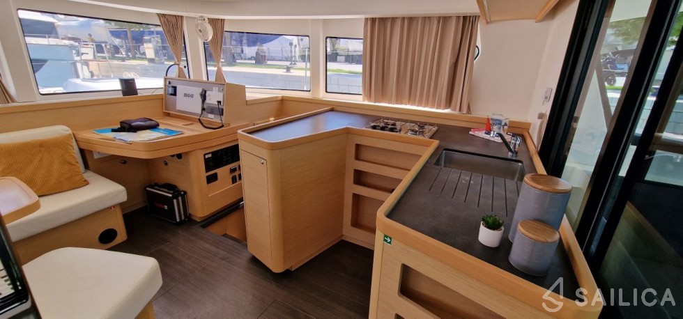 Lagoon 42 - Yacht Charter Sailica