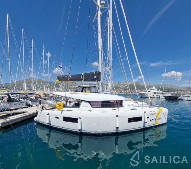 Lagoon 42 - Yacht Charter Sailica