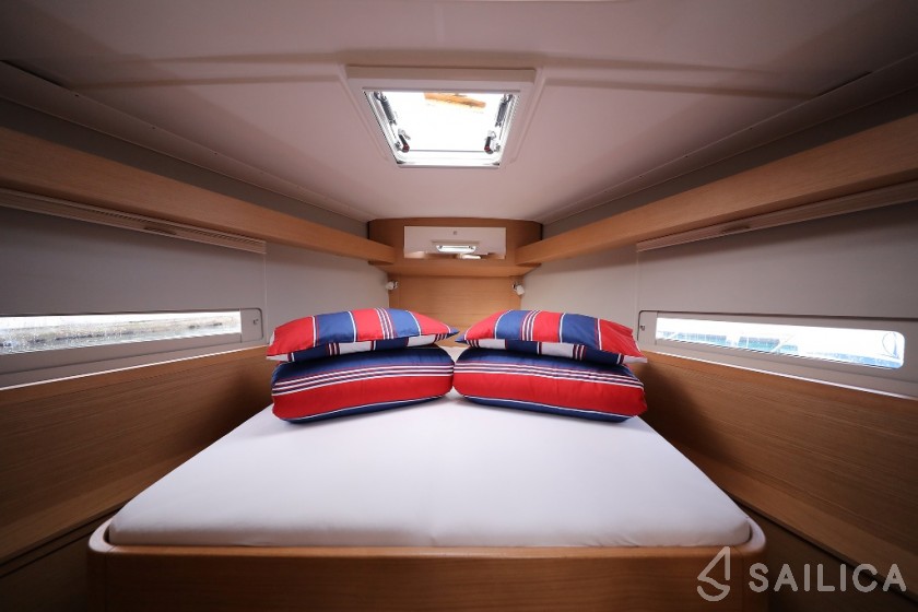 Dufour 430 Grand Large - Yacht Charter Sailica