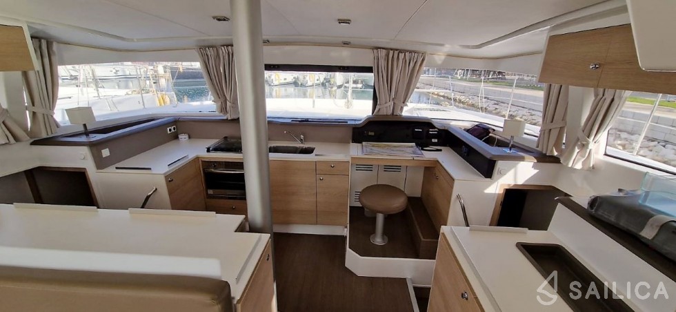 Bali 4.1 - Yacht Charter Sailica