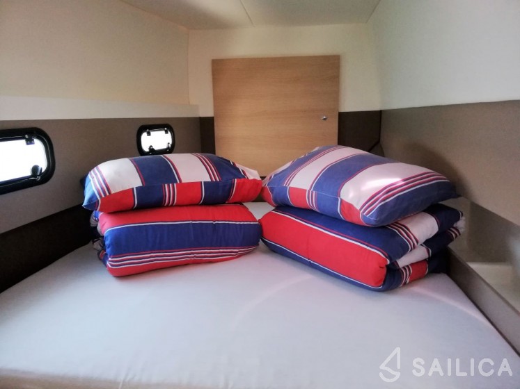 Bali 4.1 - Yacht Charter Sailica