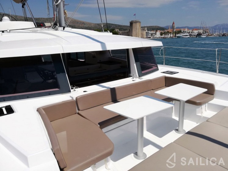 Bali 4.1 - Yacht Charter Sailica