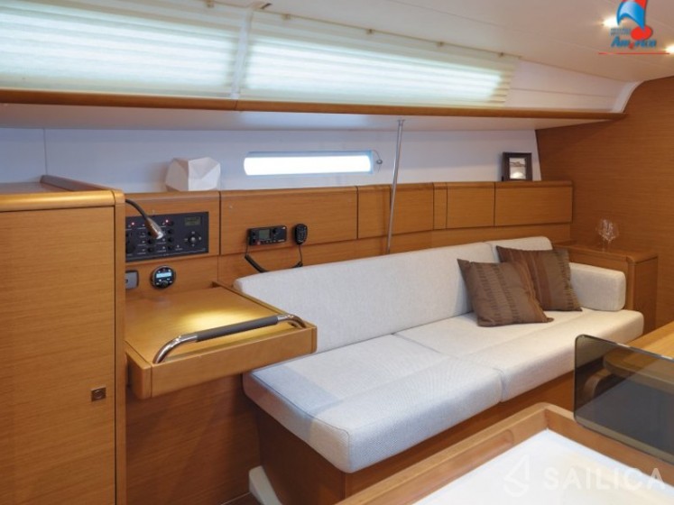 Sun Odyssey 379 - Yacht Charter Sailica