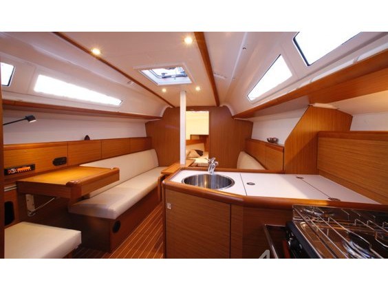 Sun Odyssey 33i - Yacht Charter Sailica