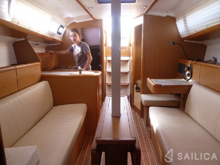 Sun Odyssey 33i - Yacht Charter Sailica