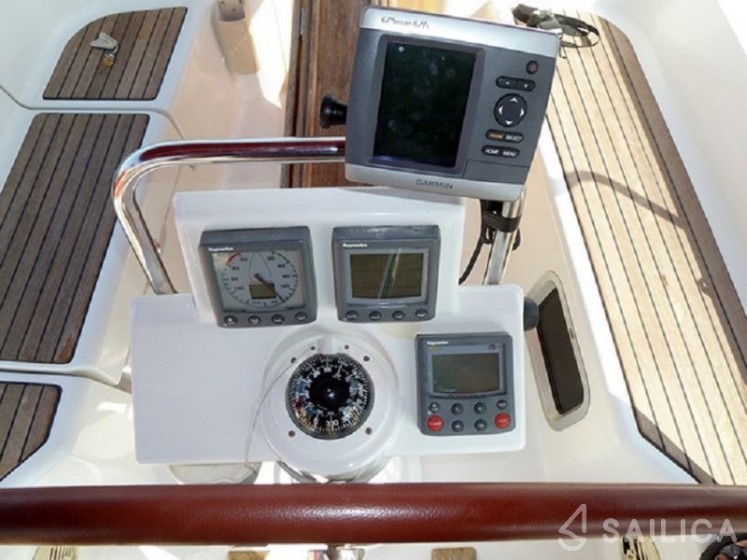 Sun Odyssey 33i - Yacht Charter Sailica