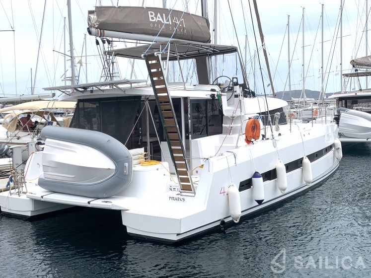 Bali 4.1 - Yacht Charter Sailica