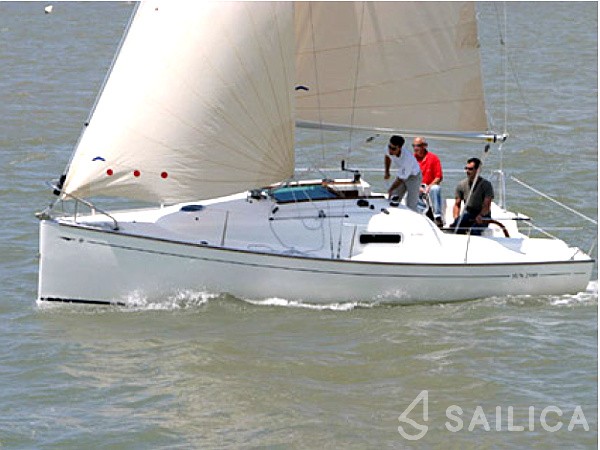 SUN 2500 - Yacht Charter Sailica