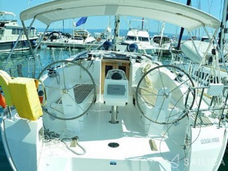 Bavaria Cruiser 37 - Yacht Charter Sailica
