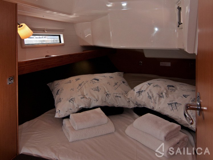 Bavaria Cruiser 37 - Yacht Charter Sailica