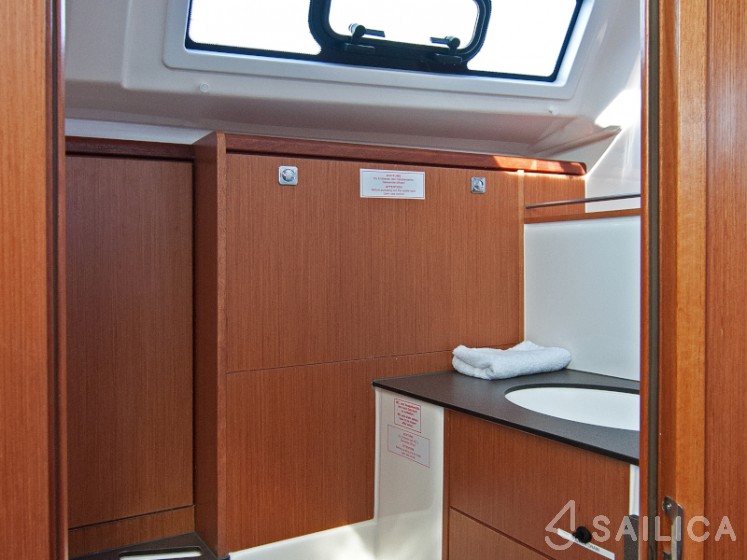 Bavaria Cruiser 37 - Yacht Charter Sailica