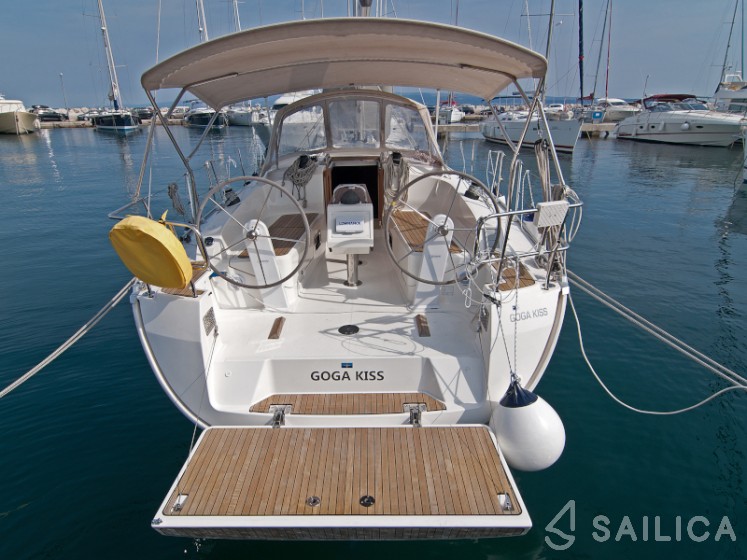 Bavaria Cruiser 37 - Yacht Charter Sailica