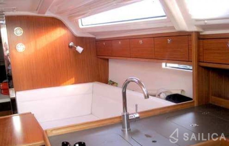 Bavaria Cruiser 37 - Yacht Charter Sailica