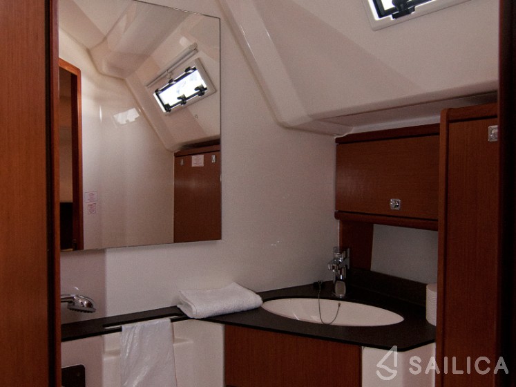 Bavaria Cruiser 46 - Yacht Charter Sailica