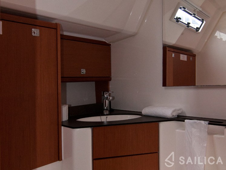 Bavaria Cruiser 46 - Yacht Charter Sailica