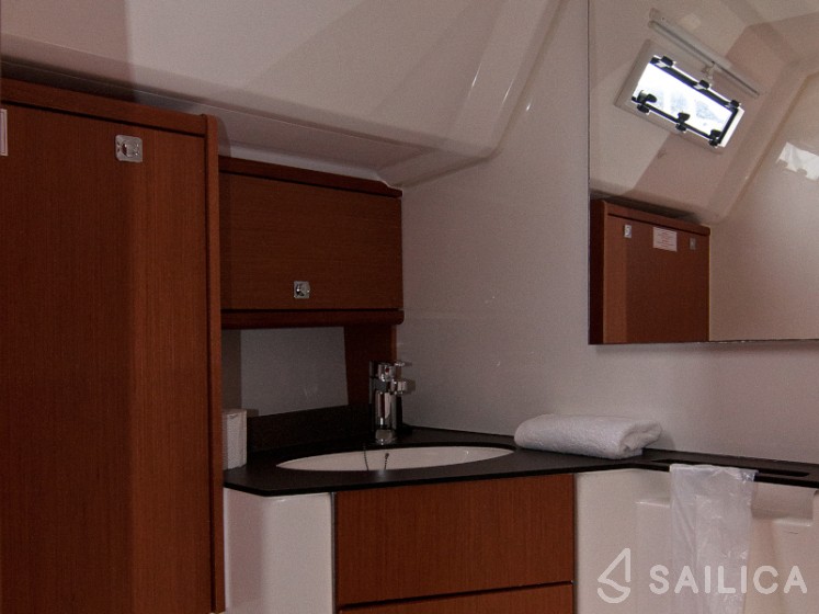 Bavaria Cruiser 46 - Yacht Charter Sailica