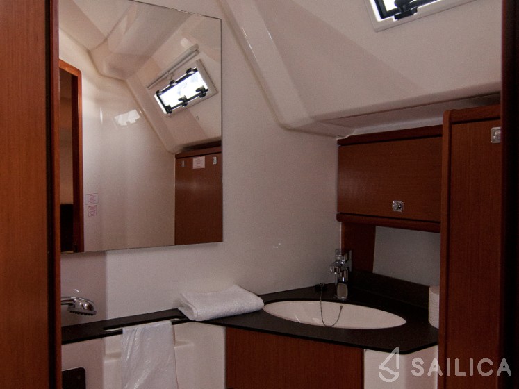 Bavaria Cruiser 46 - Yacht Charter Sailica