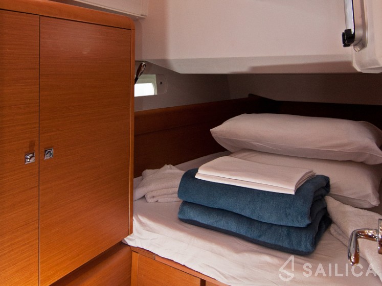 Sun Odyssey 449 - Yacht Charter Sailica