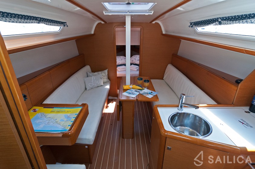 Sun Odyssey 33i - Yacht Charter Sailica