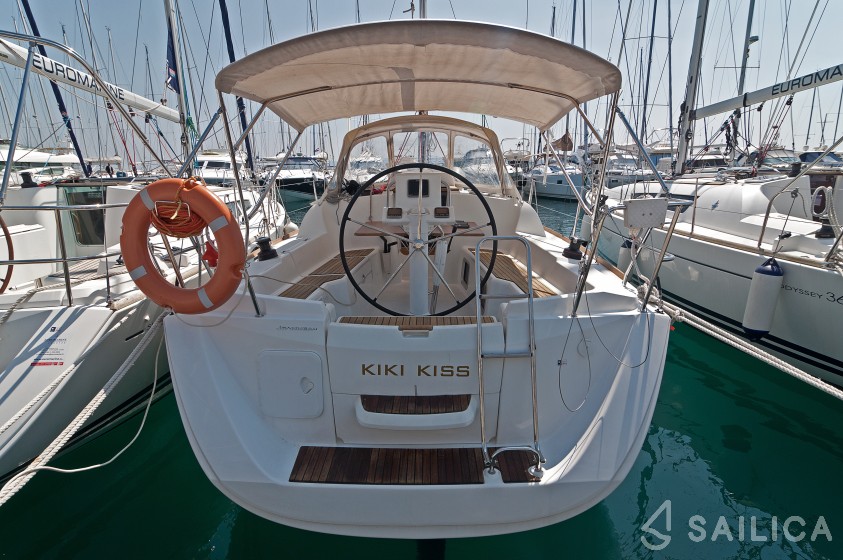 Sun Odyssey 33i - Yacht Charter Sailica