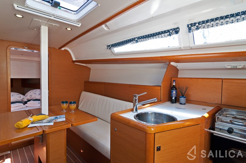 Sun Odyssey 33i - Yacht Charter Sailica