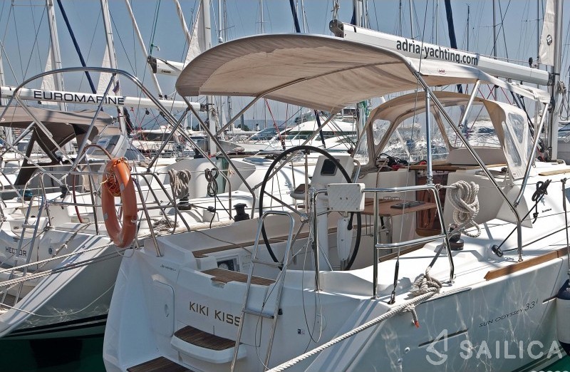 Sun Odyssey 33i - Yacht Charter Sailica