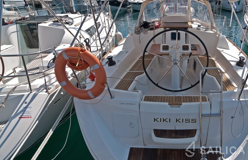 Sun Odyssey 33i - Yacht Charter Sailica