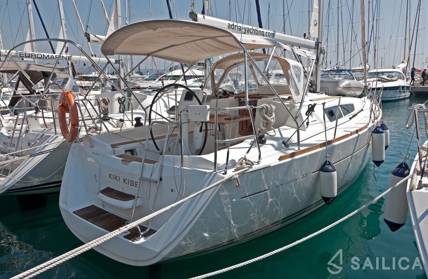 Sun Odyssey 33i - Yacht Charter Sailica