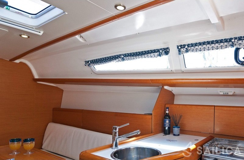 Sun Odyssey 33i - Yacht Charter Sailica