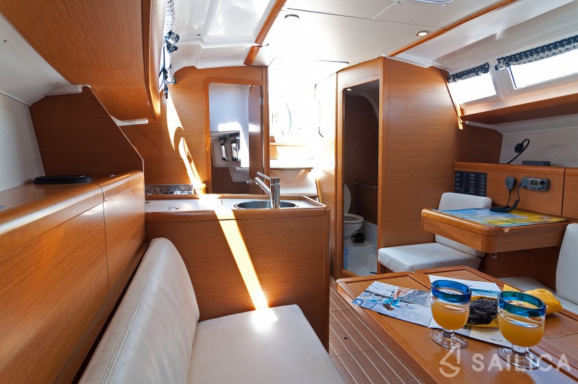 Sun Odyssey 33i - Yacht Charter Sailica