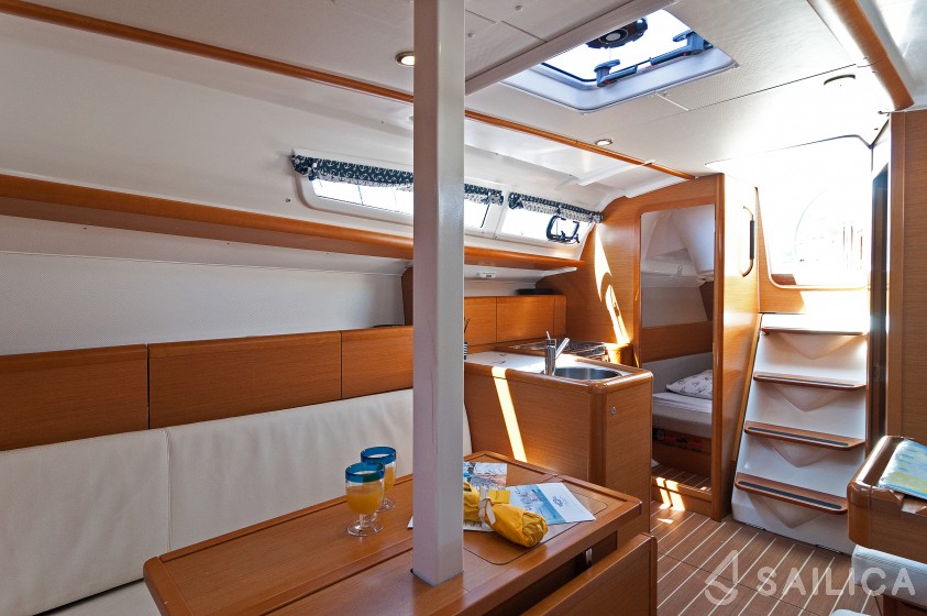 Sun Odyssey 33i - Yacht Charter Sailica