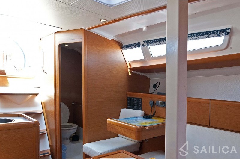 Sun Odyssey 33i - Yacht Charter Sailica
