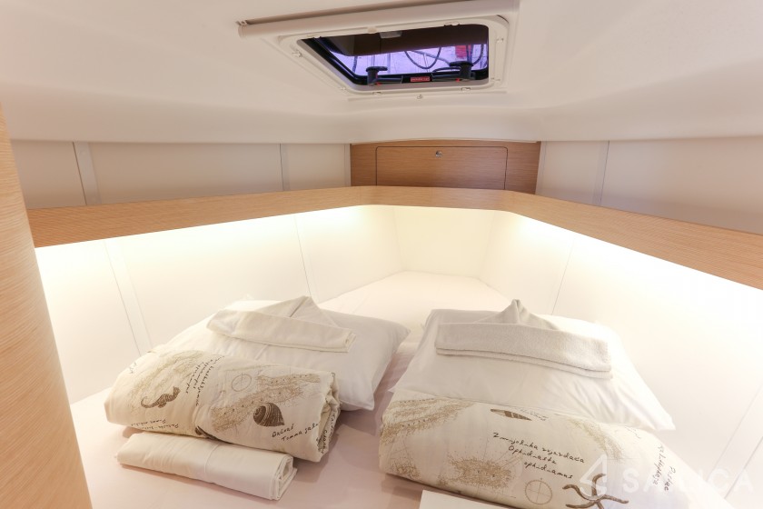 Elan 40 Impression - Yacht Charter Sailica