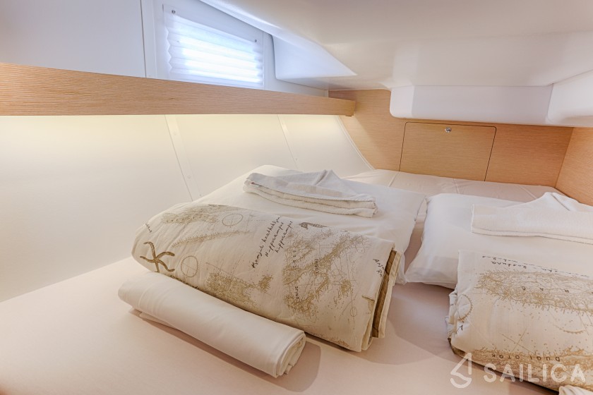 Elan 40 Impression - Yacht Charter Sailica