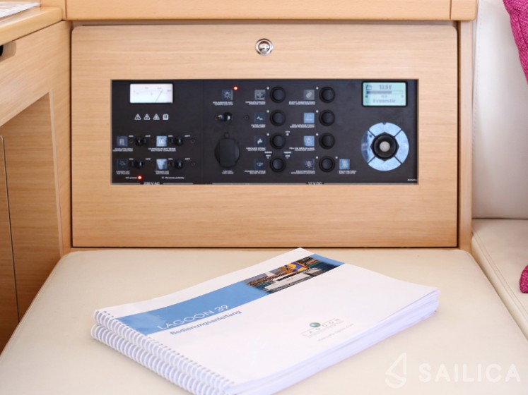 Lagoon 39 - Yacht Charter Sailica