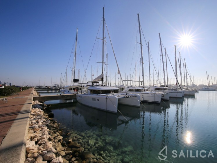 Lagoon 39 - Yacht Charter Sailica