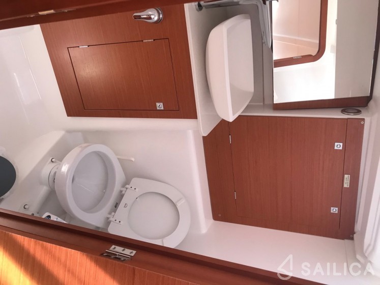 Dufour 360 GL - Yacht Charter Sailica