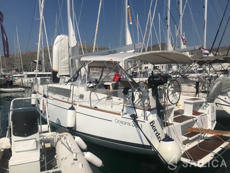 Oceanis 38.1 - Yacht Charter Sailica