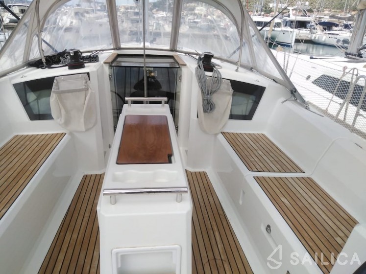 Oceanis 38.1 - Yacht Charter Sailica