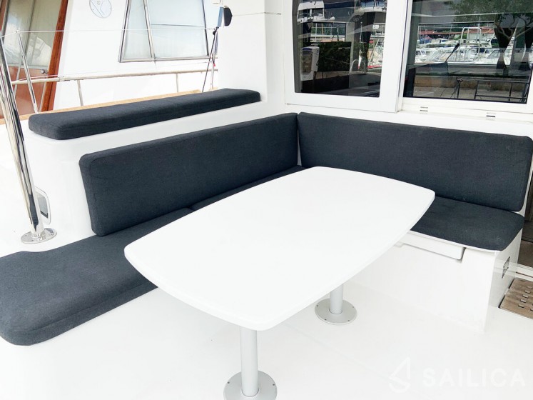 Lagoon 40 - Yacht Charter Sailica