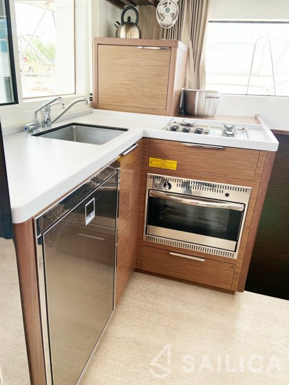 Lagoon 40 - Yacht Charter Sailica