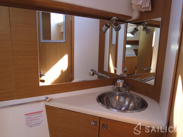 Sun Odyssey 44i - Yacht Charter Sailica