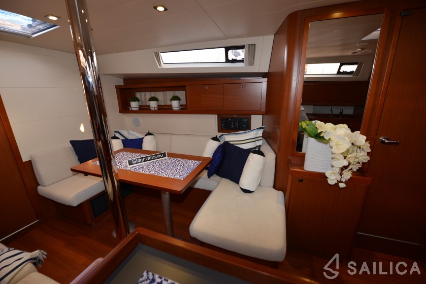Oceanis 41 - Yacht Charter Sailica