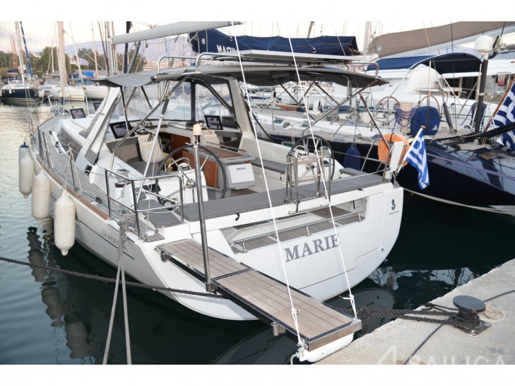 Oceanis 41 - Yacht Charter Sailica