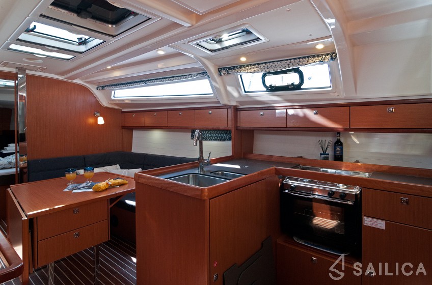 Bavaria 37 Cruiser - Yacht Charter Sailica