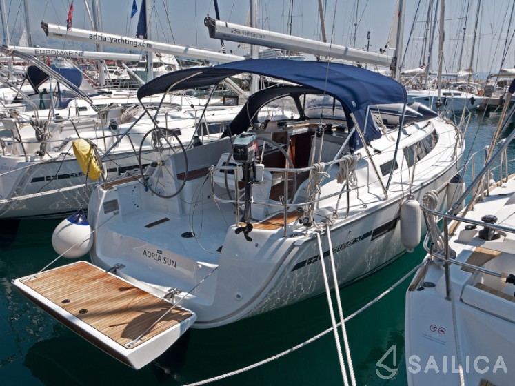 Bavaria 37 Cruiser - Yacht Charter Sailica