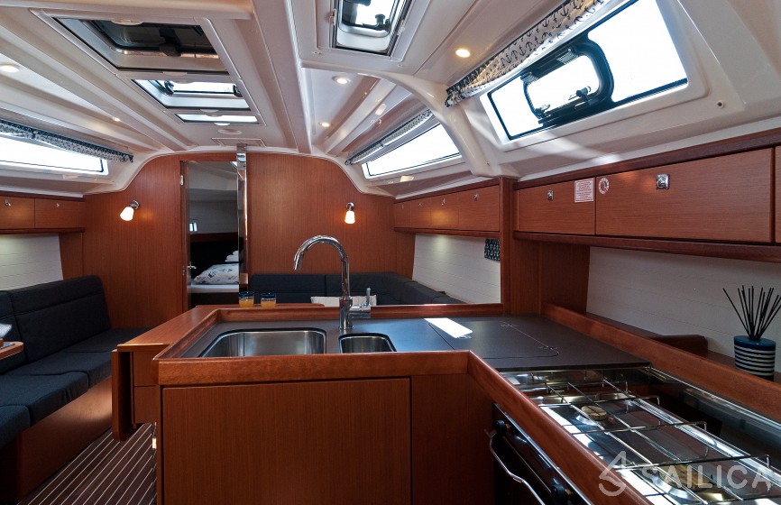Bavaria 37 Cruiser - Yacht Charter Sailica