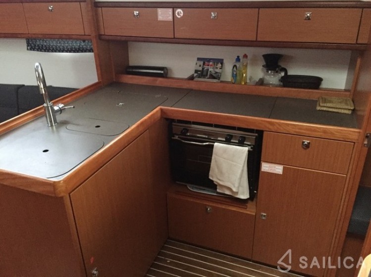 Bavaria 37 Cruiser - Yacht Charter Sailica