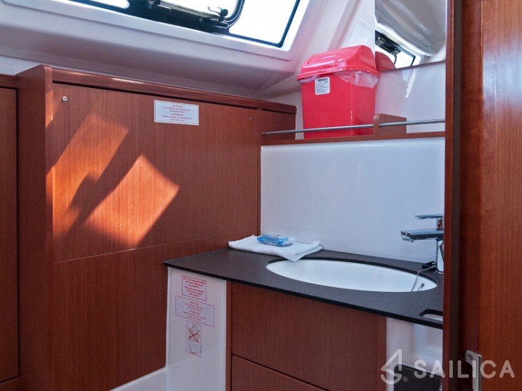 Bavaria 37 Cruiser - Yacht Charter Sailica