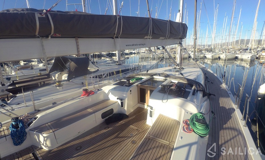 More 55 - Yacht Charter Sailica
